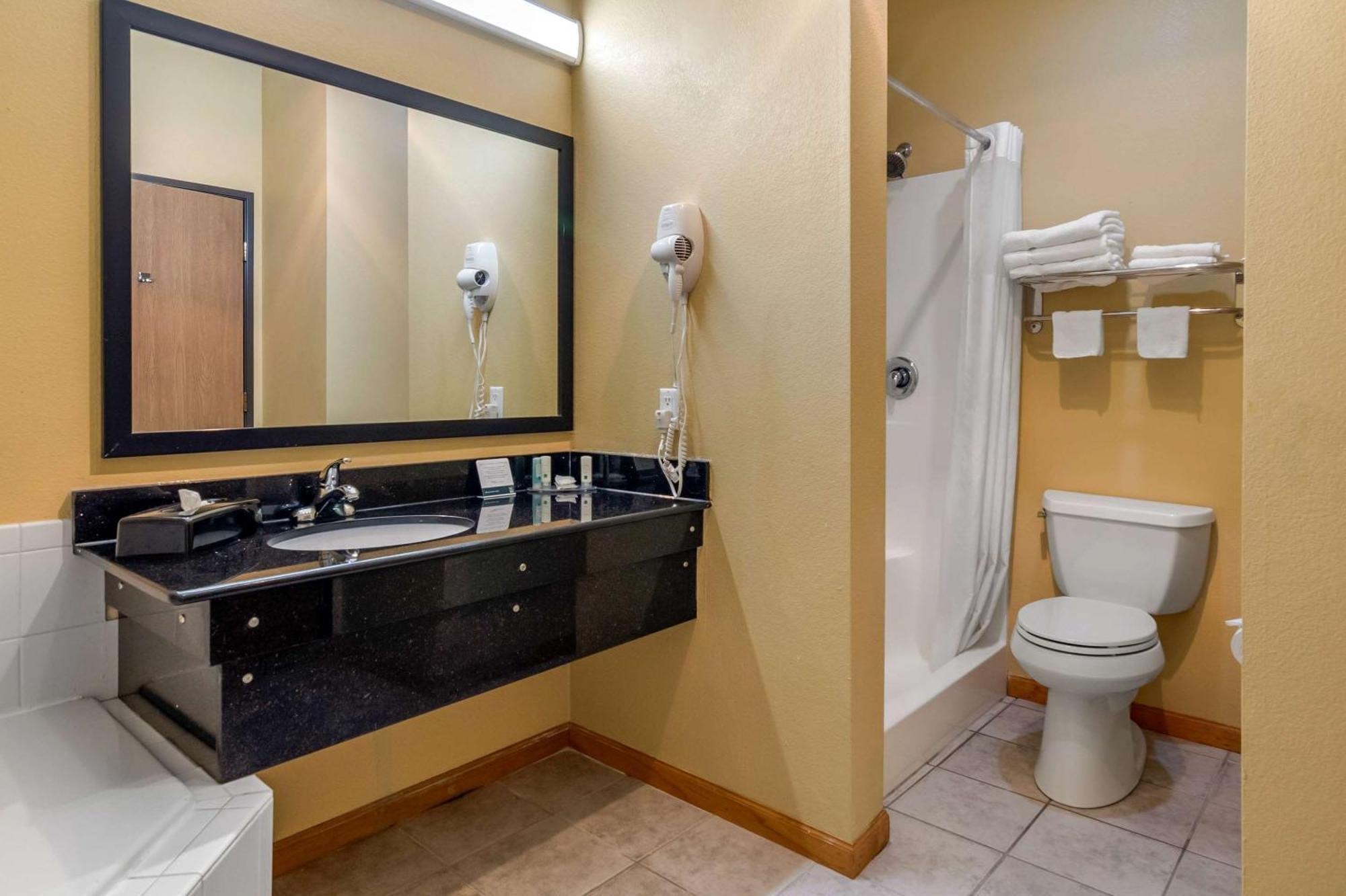 Quality Inn & Suites Lenexa Kansas City Exterior foto