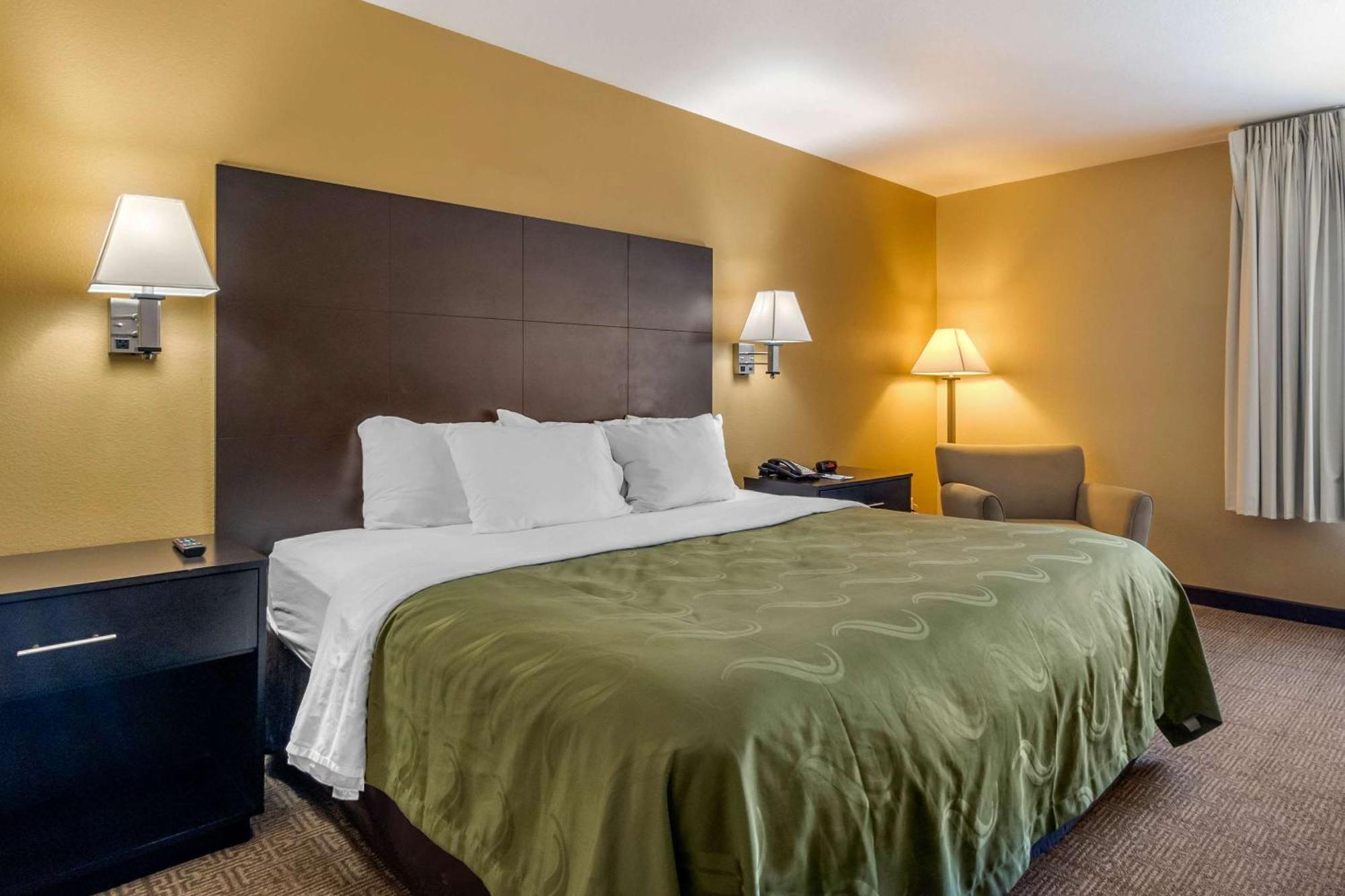 Quality Inn & Suites Lenexa Kansas City Exterior foto