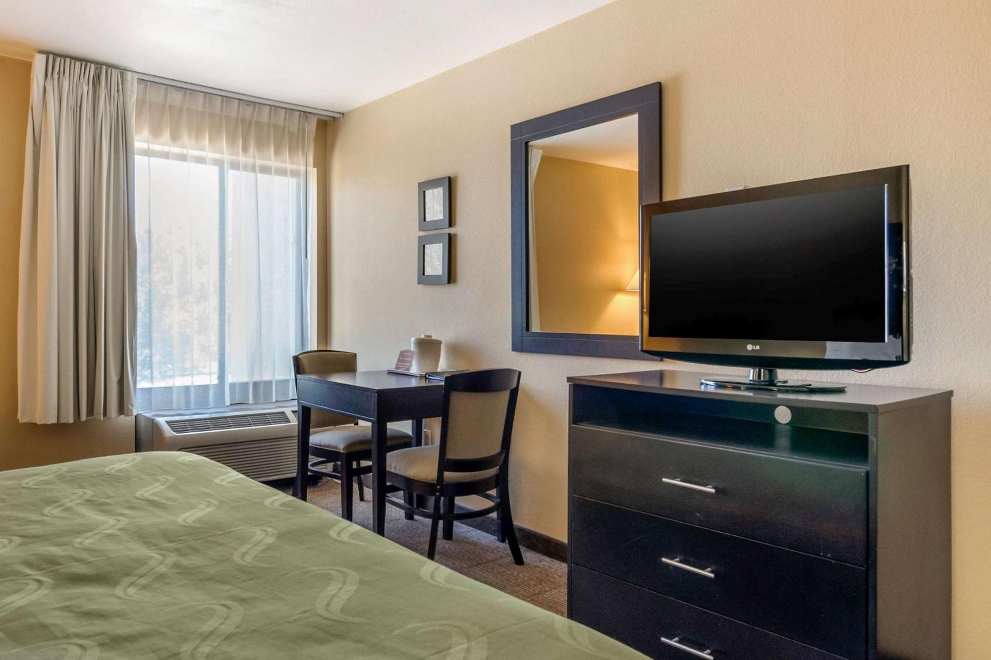 Quality Inn & Suites Lenexa Kansas City Exterior foto