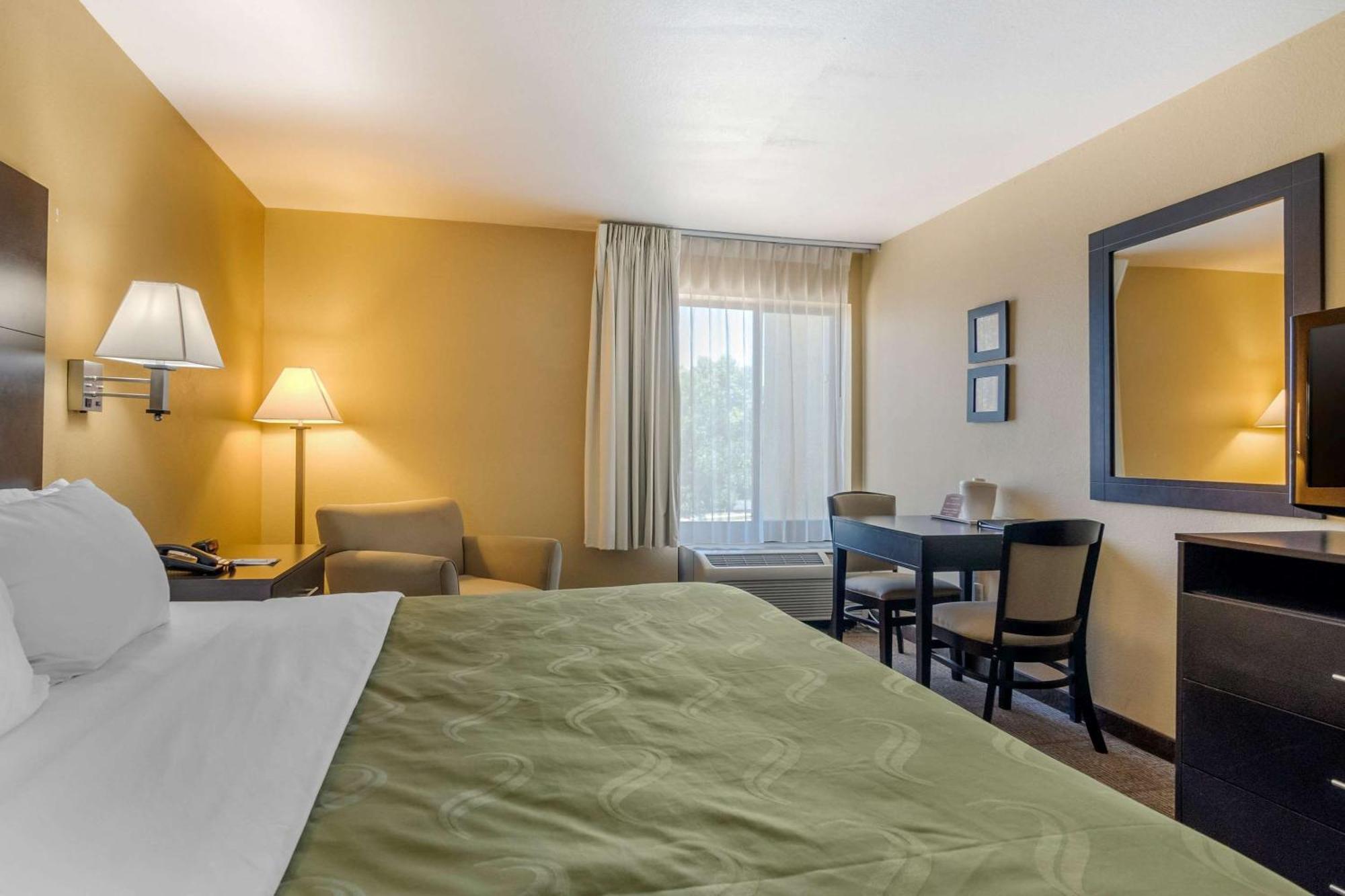 Quality Inn & Suites Lenexa Kansas City Exterior foto